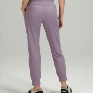 Lululemon Rulu 7/8 length jogger, Size 4